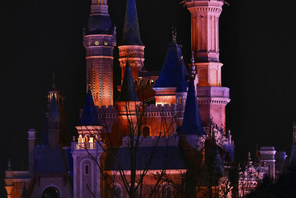 Disney-noche2-1000x670 - Así se puede conocer el parque Magic Kingdom en Walt Disney World con pocos visitantes y de noche