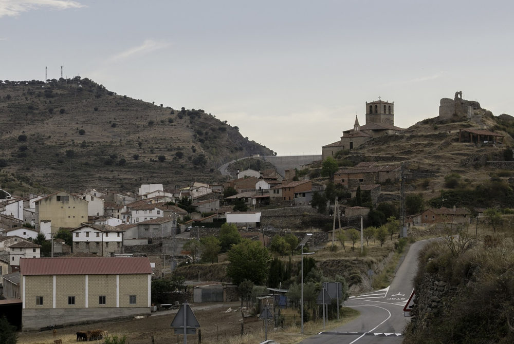 Enciso-1000x670 - El diminuto y hermoso pueblo a 2 horas de Zaragoza con bellos paisajes que es ideal para los fanáticos de los dinosaurios