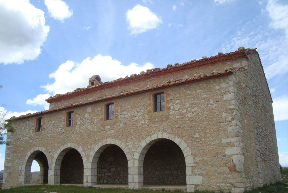 Ermita-San-Cristobal-1000x670 - El pequeño pueblito medieval con calles empedradas a 1 hora y media de Valencia que fue adquirido por los Templarios y es perfecto para hacer turismo rural