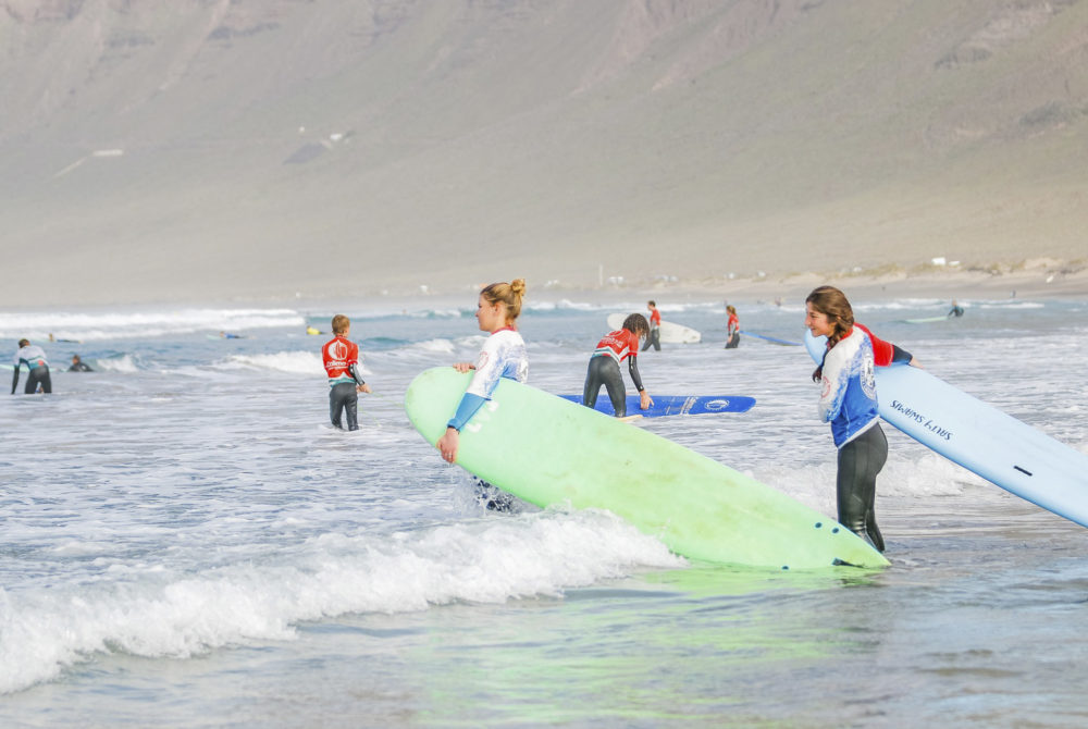 Es una de las playas secretas más bonitas de Canarias con un oleaje ideal para hacer surf en las Vacaciones 2024