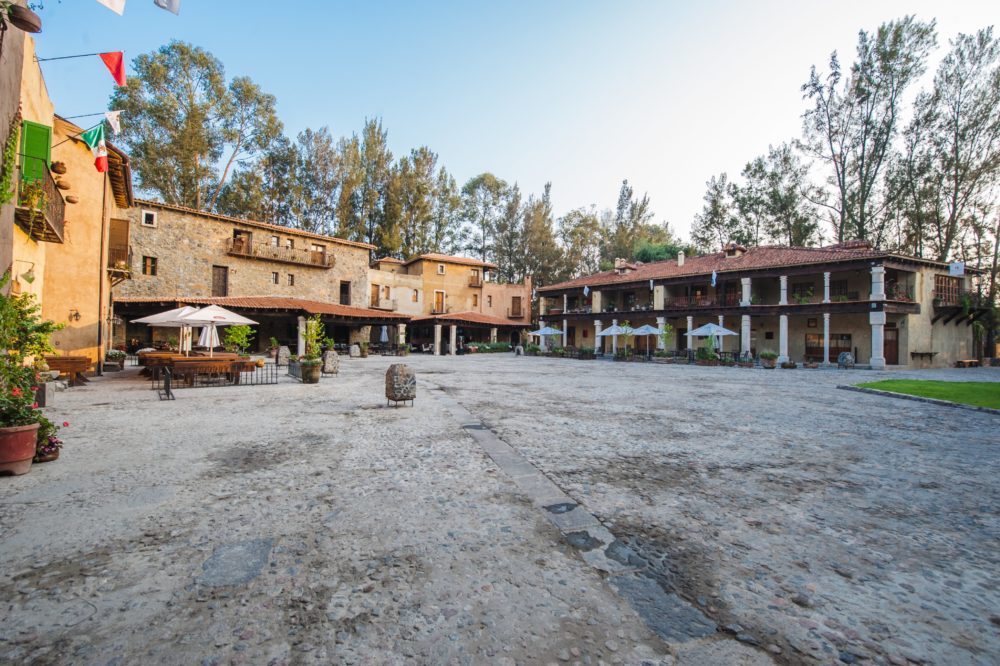 FxTeX2LaUAstOs2-1000x666 - Como en la Toscana italiana pero a 2 horas de la CDMX: qué hacer en Val'Quirico, el hermoso pueblito estilo medieval