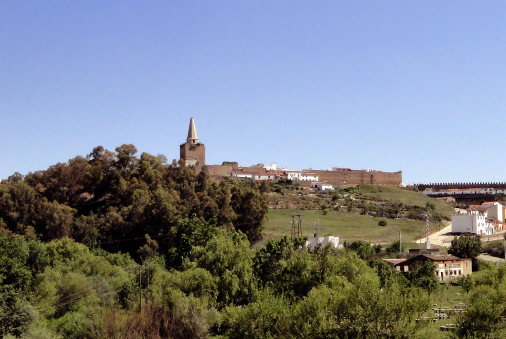 Galisteo-1000x670 - Este impactante pueblito a 50 minutos de Cáceres tiene una muralla medieval de canto rodado sorprendente y calles tranquilas