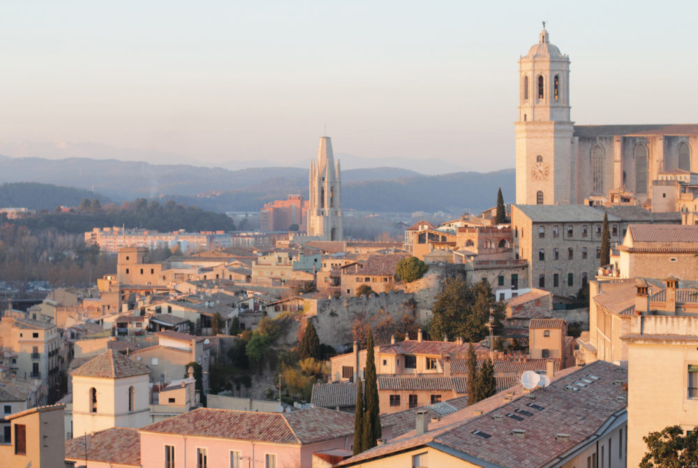 Girona2-1000x670 - Qué hacer en 1 día en Girona, la "Ciudad de los Cuatro Ríos" con un bonito casco histórico medieval