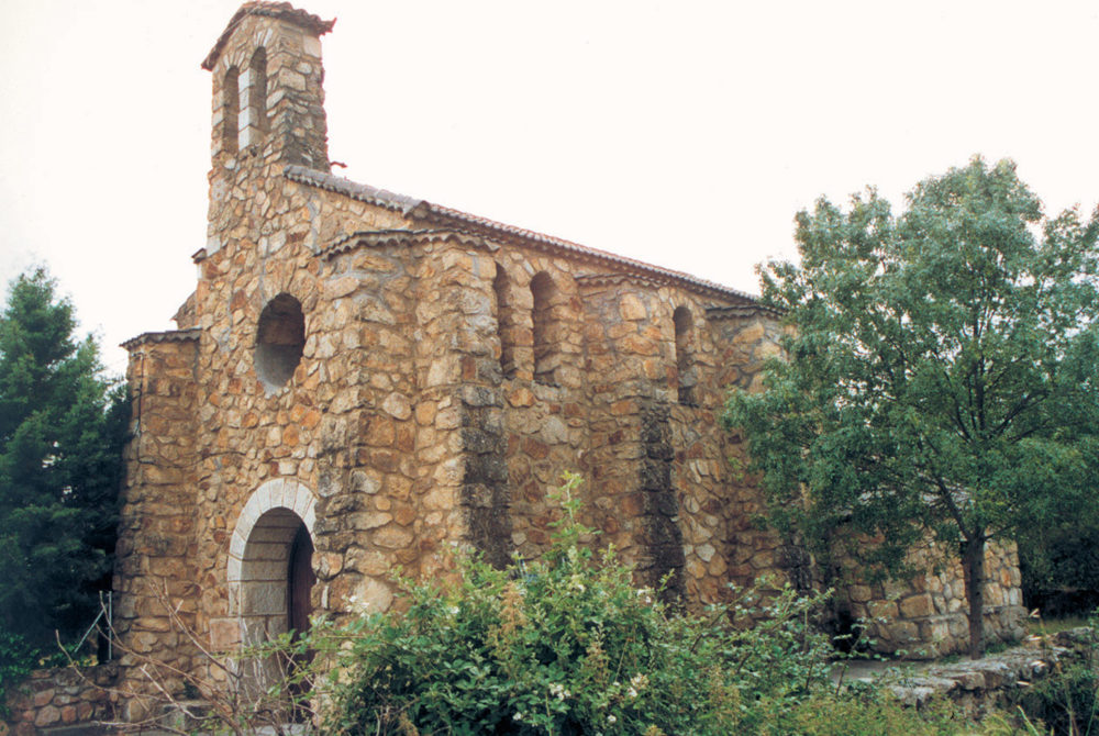 Horcajo-de-la-Sierra2-1000x670 - El espectacular pueblo a 1 hora de Madrid con alucinantes callecitas, perfecto para descansar y hacer deportes extremos