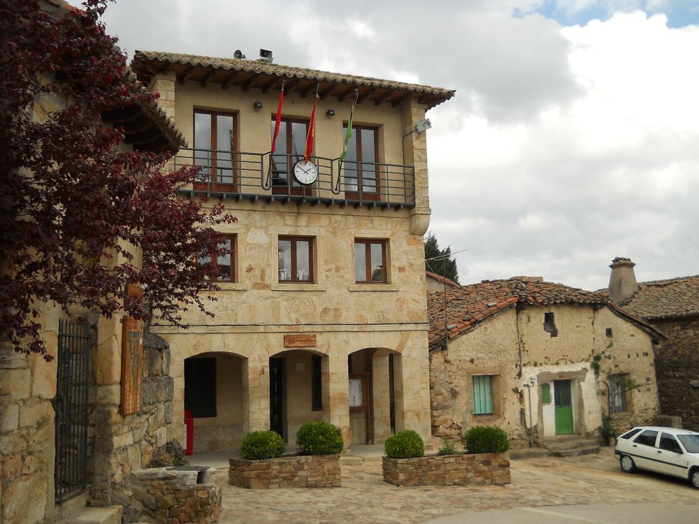 Horcajuelo_de_la_Sierra_wikimedia_commons_Cruccone3-1000x750 - Este pueblito a pocos minutos de Madrid, está muy conectado con la naturaleza y tiene bellas vistas a las sierras