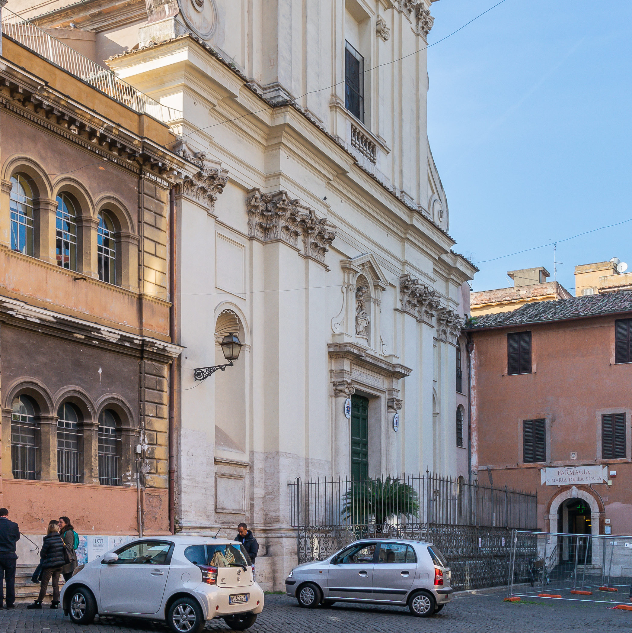 Igleasia_Santa_Maria_della_Scala_y_farmacia-edited - Roma alternativa: una farmacia antigua, un paseo artístico y otros secretos