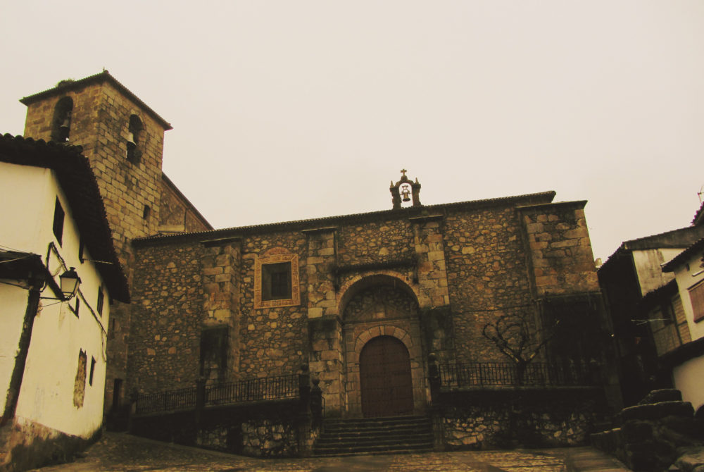 Iglesia-San-Miguel-1000x670 - El precioso pueblito ideal para hacer turismo rural con bonitas calles empedradas para recorrer