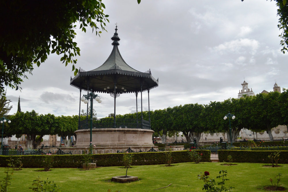 Kiosko-Cuitzeo-1000x670 - El hermoso lago de este Pueblo Mágico a pocos minutos de Morelia con lindas artesanías para comprar