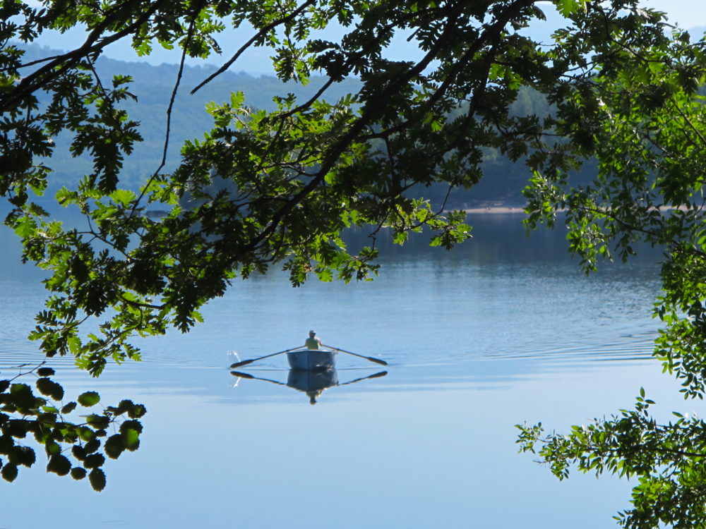 Este alucinante lago es el más grande de España, está a 2 horas de Léon y tiene varias playas para baño y pesca
