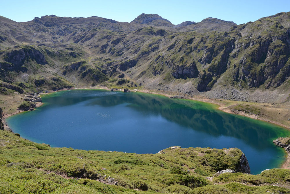 Lagos-Saliencia2-1000x670 - Como en los Alpes pero en España: los maravillosos lagos entre las montañas con paisajes de cuento a 2 horas de Oviedo