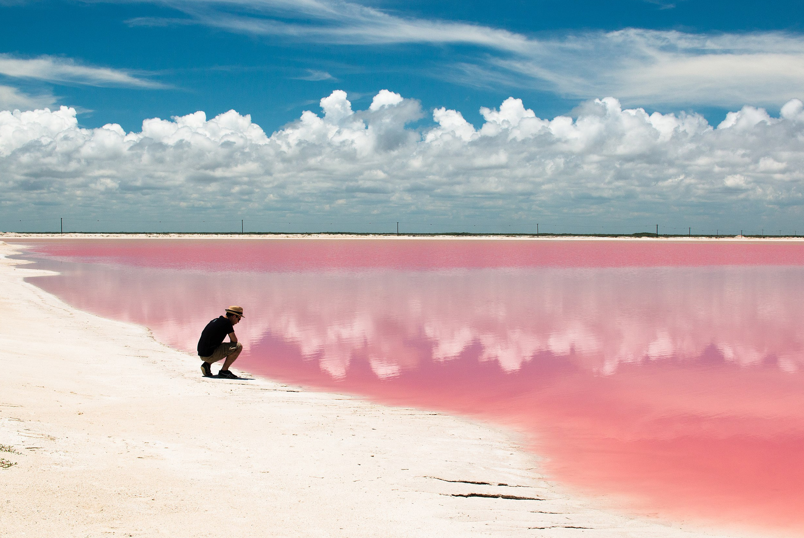 La increíble laguna de color rosa a 3 horas de Cancún que sorprende a todos los turistas y es perfecta para una escapada