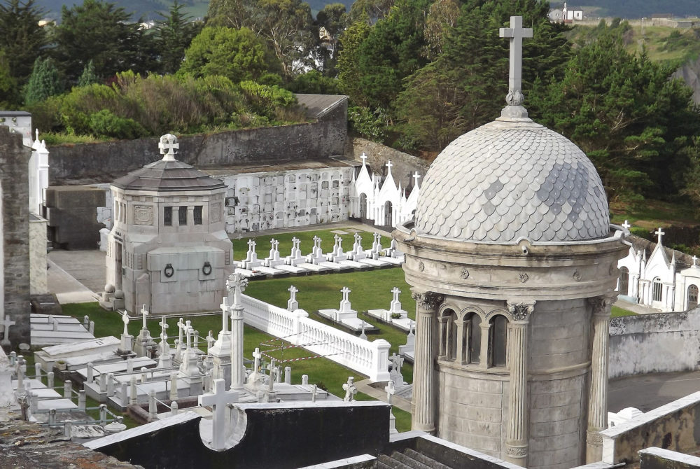 Luarca2-1000x670 - Este bonito Pueblo Mágico de España está a pocos minutos de Gijón, tiene preciosas playas, bellas vistas al mar y riquísima gastronomía