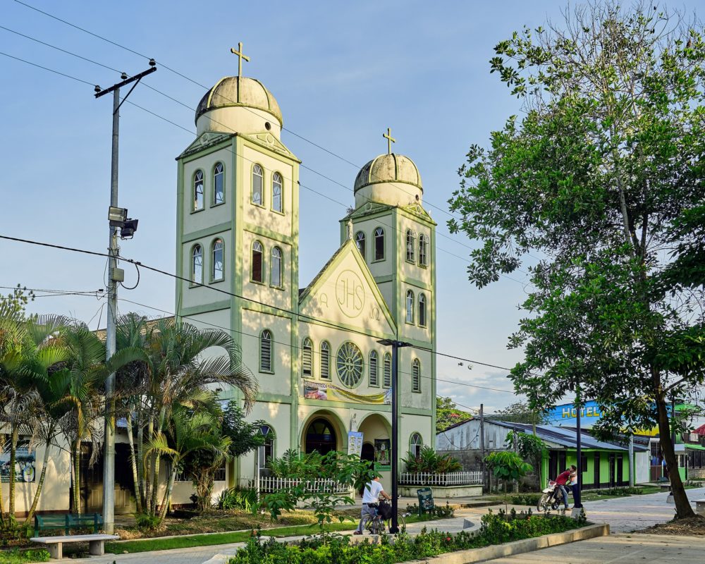 La pequeña ciudad en Colombia que alberga «el río más hermoso del mundo» y hermosos paisajes naturales para descansar
