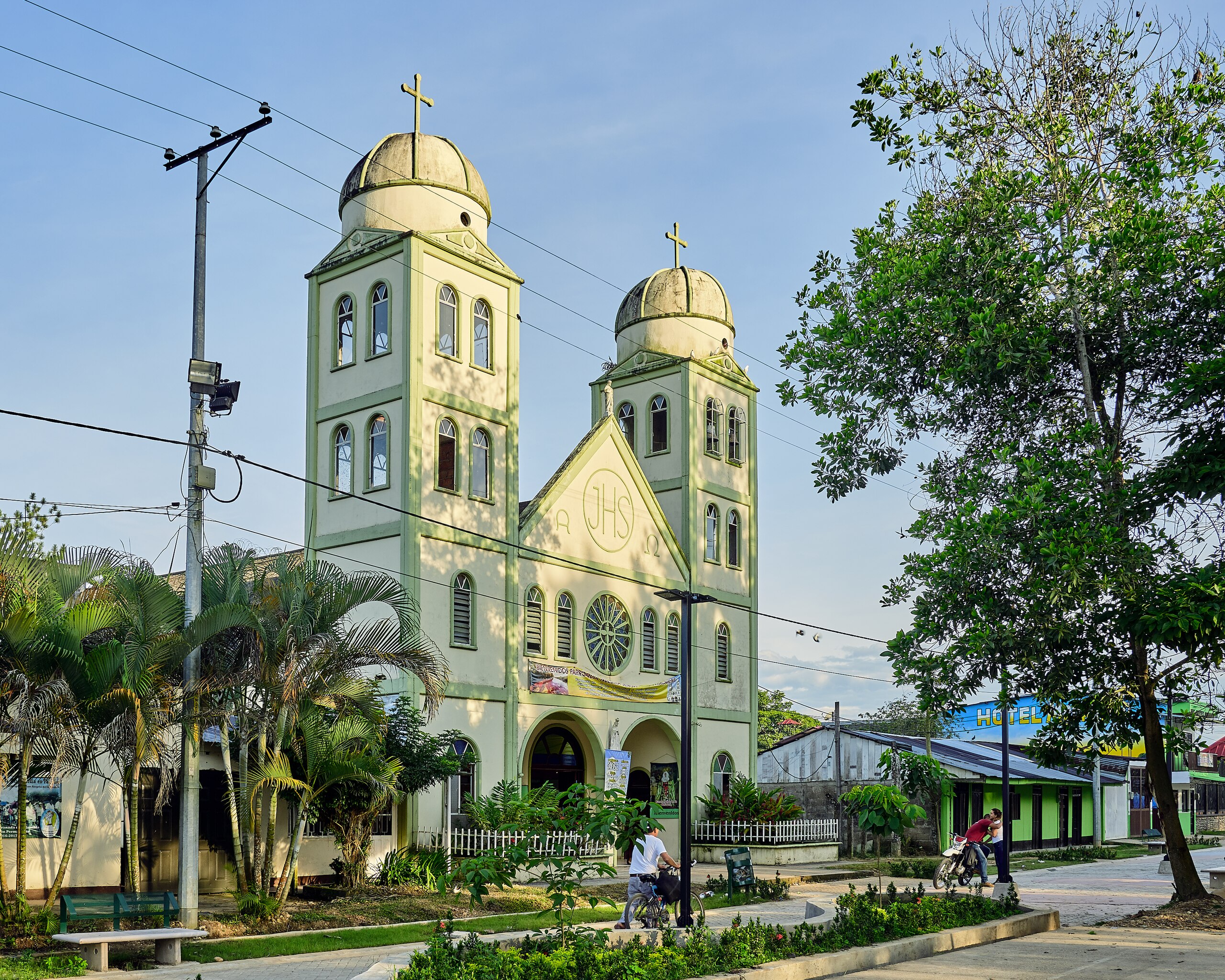 La pequeña ciudad en Colombia que alberga «el río más hermoso del mundo» y hermosos paisajes naturales para descansar