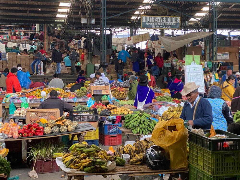 Mercado_de_Silvia_02-1000x750 - Es la "Suiza de América", está en Colombia y es un pueblito con hermosos lagos entre las montañas y preciosas artesanías de los aborígenes misak