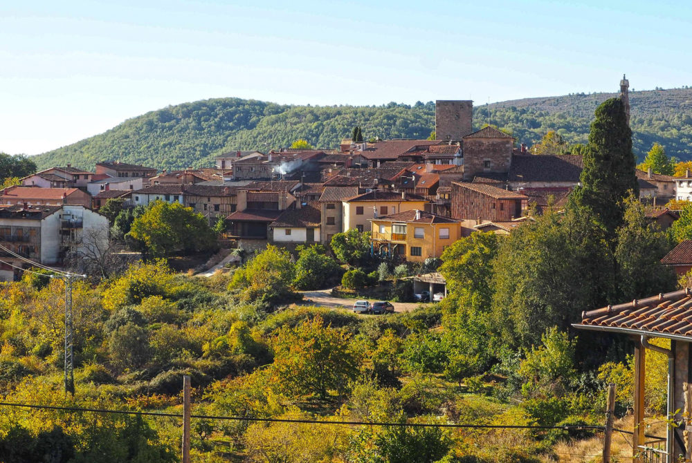 Es uno de los Pueblos Más Bonitos de España, tiene calles empedradas que parecen de cuento y está a 1 hora de Salamanca