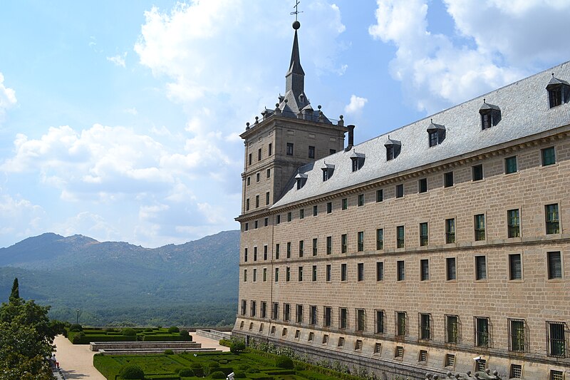 Monasterio_de_El_Escorial_wikimedia_commons_Dorieo - Cuáles son todos los Patrimonios de la Humanidad de la Comunidad de Madrid declarados por la UNESCO