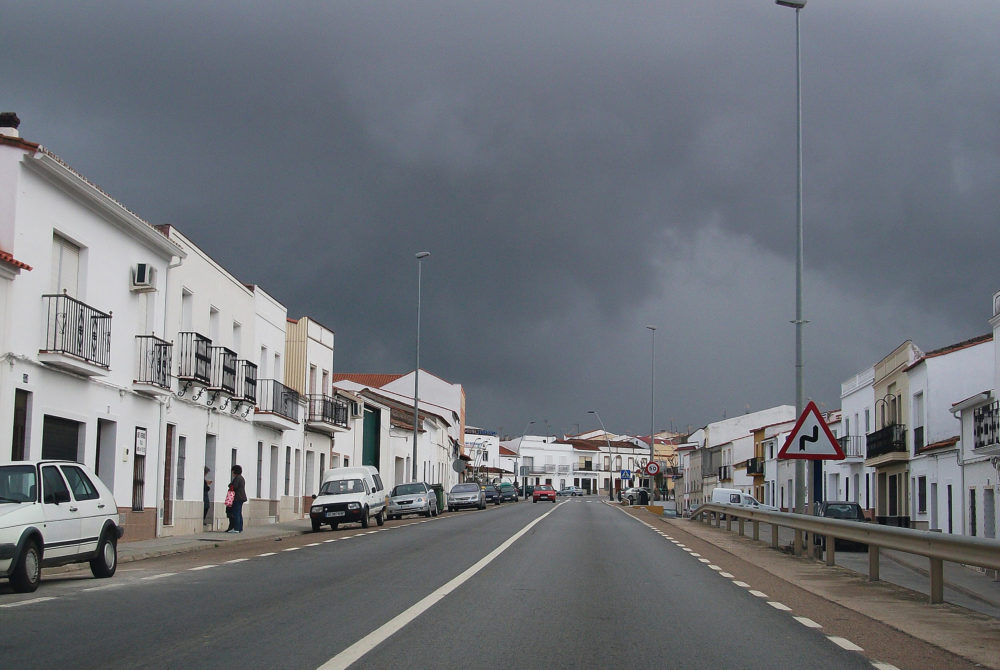 Monesterio-1000x670 - Este pueblito a 1 hora de Sevilla tiene un jamón ibérico premium que no olvidarás, un castillo y bonitas calles para recorrer