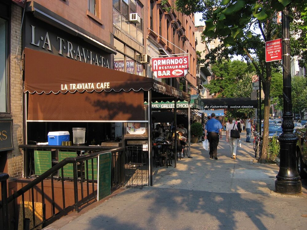 Montague_Street_Brooklyn_heights_july2006b-1000x750 - El curioso secreto de Nueva York: existe una "casa falsa" que esconde algo impensado dentro