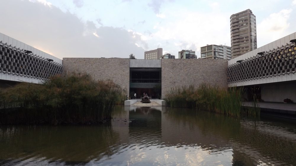 Museo_Nacional_de_Antropologia_wikimedia_commons_Ictandlaw-1000x563 - Cuáles son los museos de visita obligada en la CDMX además de La Casa Azul