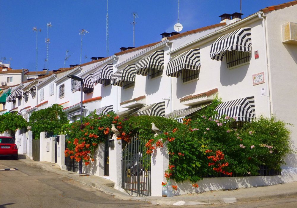 El pacífico pueblo a 35 minutos de Madrid con hermosas calles empedradas y una rica historia real