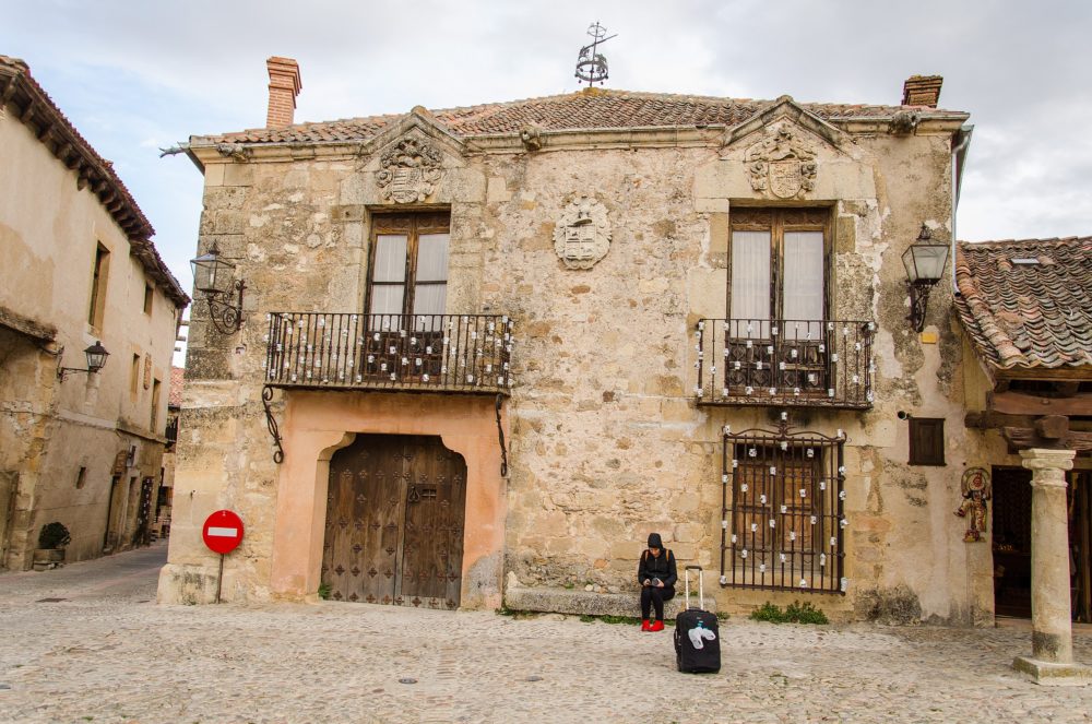 Pedraza_wikimedia_commons_S.-Jimenez-GB-1000x663 - 4 pueblos tranquilos cerca de Madrid para una bonita escapada de fin de semana
