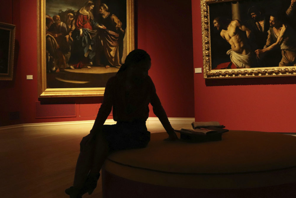 Persona-museo2-1000x670 - Este museo tiene famosas obras censuradas del siglo XX y XXI y está en Barcelona