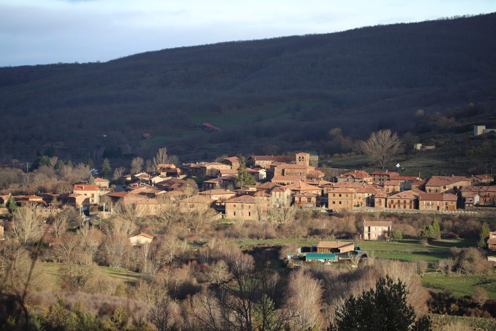 PinedaDeLaSierra-1000x667 - El pueblito medieval que casi nadie conoce a 50 minutos de Burgos con hermosas calles empedradas para hacer turismo rural