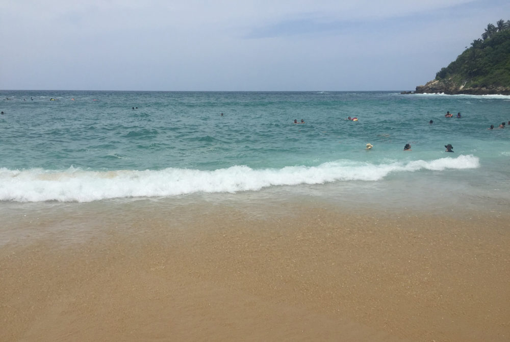 Playa-Carrizalillo3-1000x670 - Es una de las playas más hermosas de Puerto Escondido y tiene aguas cristalinas, poco oleaje y arenas blancas