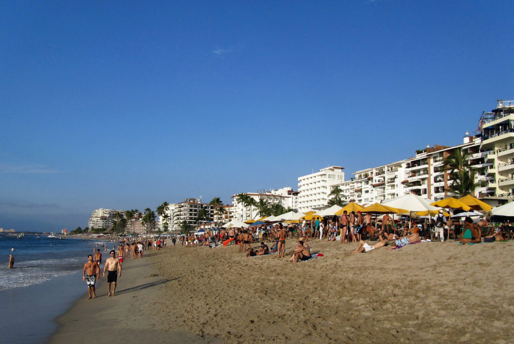 Playa-Los-Muertos-1000x670 - Es una de las playas más hermosas de México, queda a 30 minutos de Puerto Vallarta y merece una visita estas vacaciones de verano