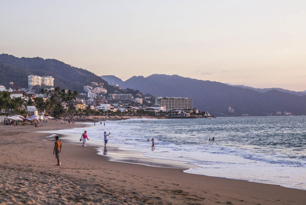 Playa-Los-Muertos3-1000x670 - Es una de las playas más hermosas de México, queda a 30 minutos de Puerto Vallarta y merece una visita estas vacaciones de verano