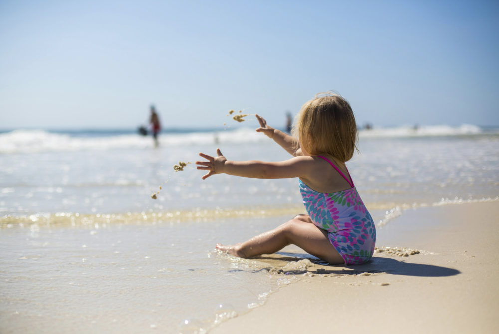 La bonita playa con mar calmado y muy tranquila para visitar con los niños estas vacaciones de verano en Málaga