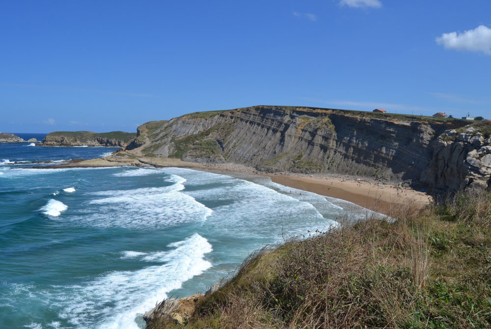 Playa-de-los-Caballos2-1000x670 - La imponente playa poco conocida a 20 minutos de Santander con aguas turquesas y de más de 200 metros de longitud