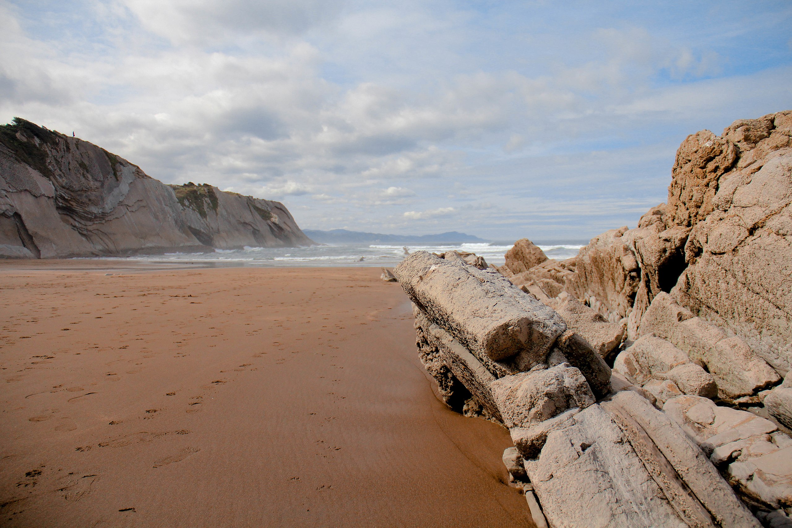 La preciosa playa de fina arena dorada a pocos minutos de San Sebastián donde se filmó Game of Thrones