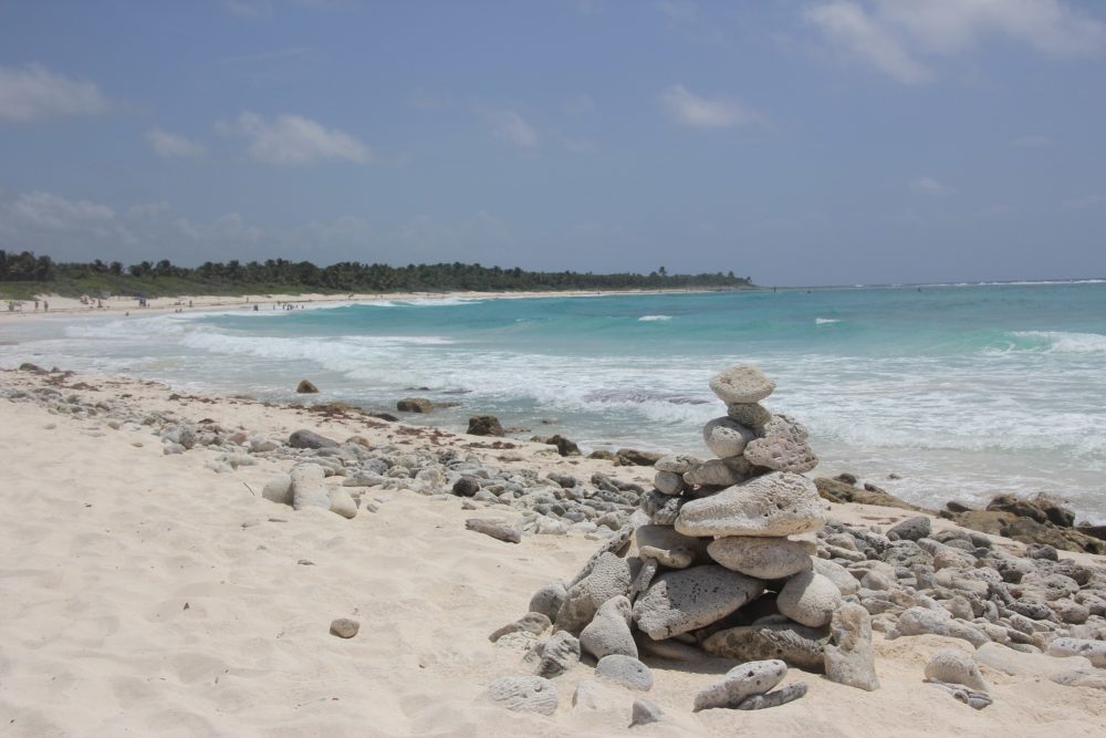Playa_Xcacel_-wikimedia_commons_diego_cue-1000x667 - La playa paradisíaca que casi nadie visita en Quintana Roo y es el secreto mejor guardado de los locales