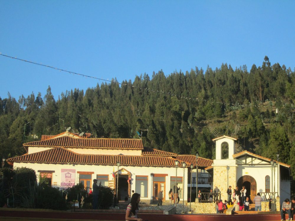 Pueblito_Boyacense_wikimedia_commons_Maria-cristina-garzon-cifuentes-1000x750 - El precioso pueblito creado por un artista a 30 minutos de Sogamoso con callecitas soñadas y paisajes preciosos para una linda escapada de fin de semana