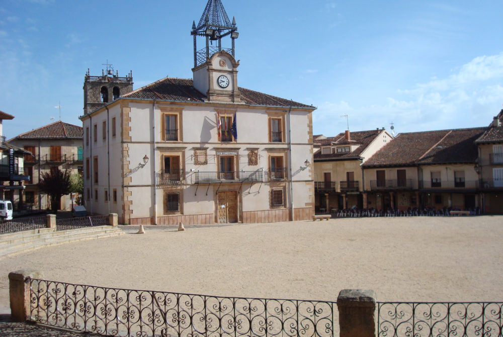 Riaza-1000x670 - El bonito pueblo medieval a menos de hora y media de Madrid con callecitas alucinantes y un bello parque natural para practicar senderismo