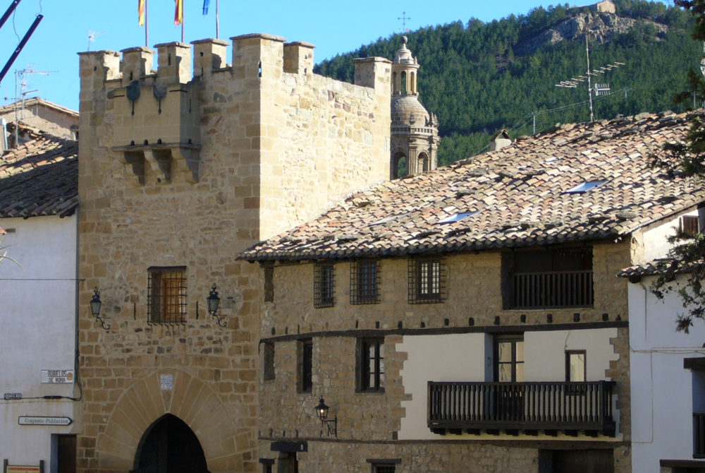 Rubielos-de-mora2-1000x670 - El pueblito amurallado a 45 minutos de Teruel con preciosas casitas tradicionales y alucinantes calles empedradas para visitar con la familia en una escapada