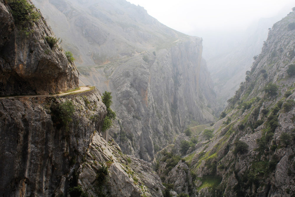 Ruta-del-Cares-1-1000x670 - Cuál es la maravillosa ruta para hacer senderismo entre montañas a más de 2000 metros de altura en España