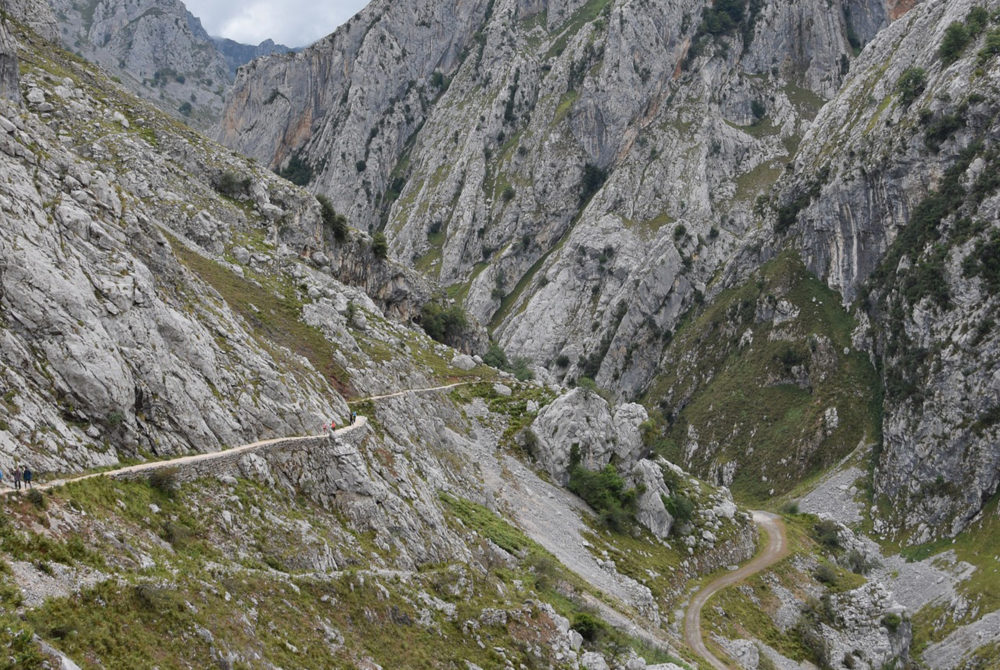Ruta-del-Cares2-1000x670 - Cuál es la maravillosa ruta para hacer senderismo entre montañas a más de 2000 metros de altura en España