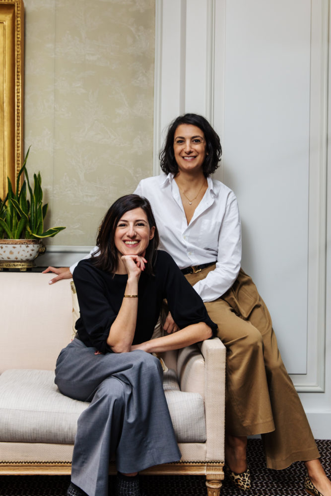 SANREGIS-hermanas-667x1000 - San Régis París: un hotel “peculiar” con más de 100 años de historia 