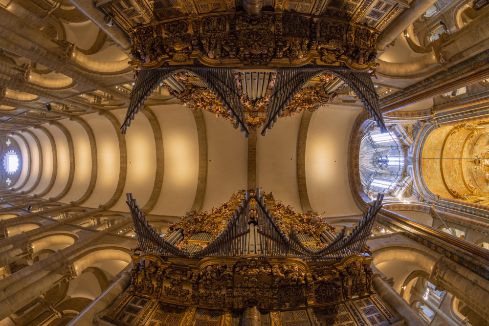 SANTIAGO_CatedralInterior004-1000x667 - Hacer camino al andar: qué ver en el Camino de Santiago