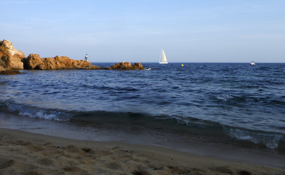 Sa_Conca_cadaques_wikimedia_commons_Mercepararols-1000x616 - 3 pueblos con playas muy bonitos de la Costa Brava para una escapada de fin de semana