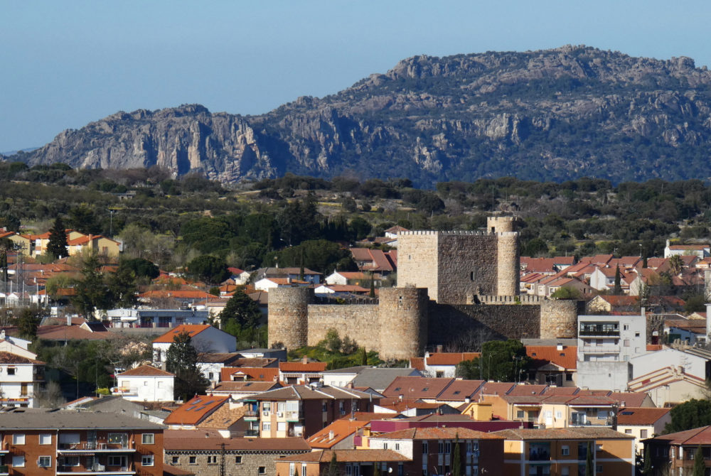 San-Martin-Valdeiglesias-1000x670 - El alucinante pueblo medieval con un hermoso castillo a 1 hora de Madrid con exquisitos vinos y que fue escenario de varias películas