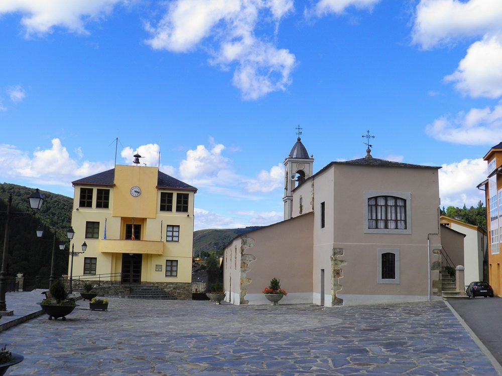 El lindo pueblito a 90 minutos de Lugo perfecto para hacer turismo rural con bonitas callecitas, ríos y cascadas