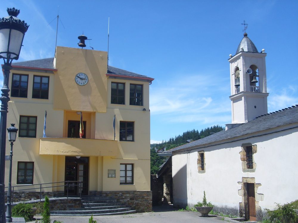 Santa_eulalia_de_oscos_wikimedia_commons_Jorgechp_2-1000x750 - El lindo pueblito a 90 minutos de Lugo perfecto para hacer turismo rural con bonitas callecitas, ríos y cascadas