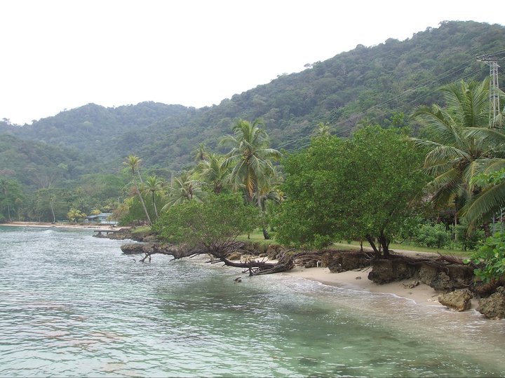 Sapzurro_Beach_Colombia - El exótico y divino pueblito de Colombia fronterizo con Panamá con playas paradisíacas y que está oculto en la frondosa selva