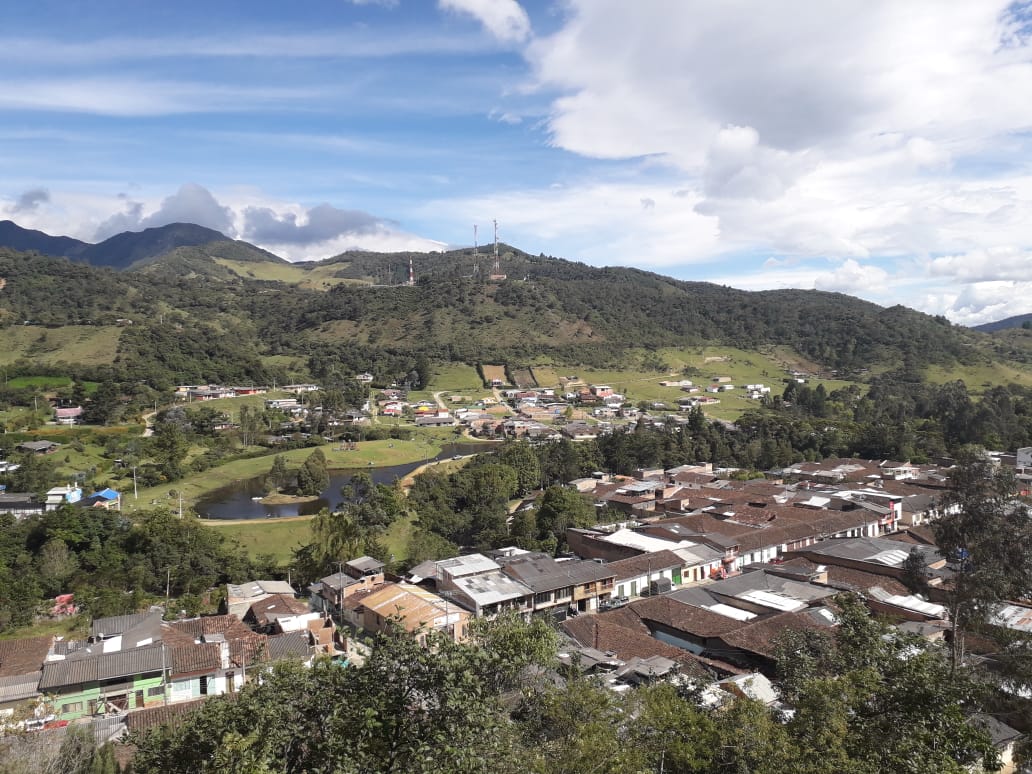 Silvia_cauca - Es la "Suiza de América", está en Colombia y es un pueblito con hermosos lagos entre las montañas y preciosas artesanías de los aborígenes misak