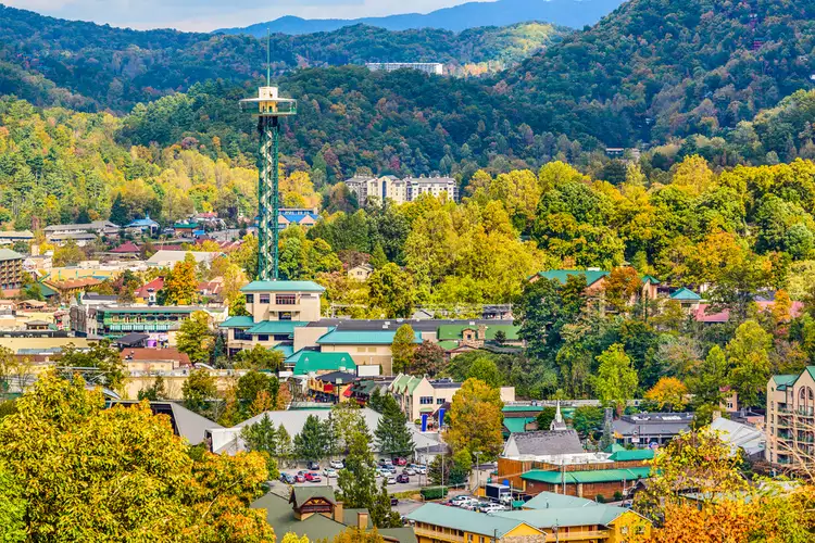 TAL-gatlinburg-tennessee-TNMTNTOWNS0524-f6c0cc076c08480088ea1cca435b82d6 - Los mejores pueblos de montaña en Tennessee, según los locales