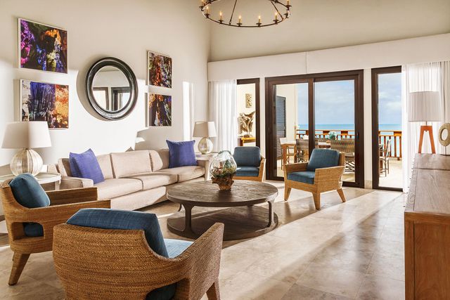 TAL-guest-suite-ZEMIBEACHHOUSE0524-8ae5602e241b4ea48de15882b12ae15c - Este resort frente a la playa en Anguila tiene más de 140 tipos de rones, un spa famoso y una playa privada prístina